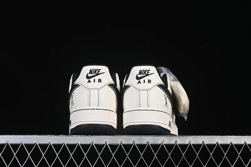 All Categories Nk Air Force 1 Air Force Series Nk Air Force 1 Low Air Force Low Nike Air Force 1'07 Low LV Co-branded Printed Beige and Black Hook Air Force One Low-top Casual Shoes HH7518-080